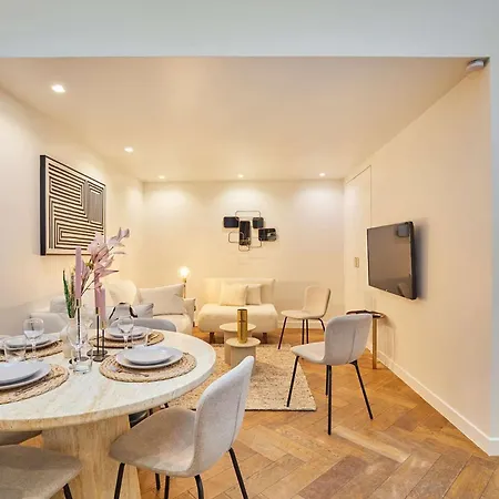 Apartment Center Of Paris By Studio Prestige-2